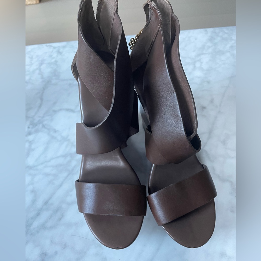 DVF - BRAND NEW Diane von Furstenberg Leather Sandals